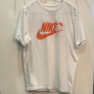Nike men’s M T-Shirt with Basketball graphic